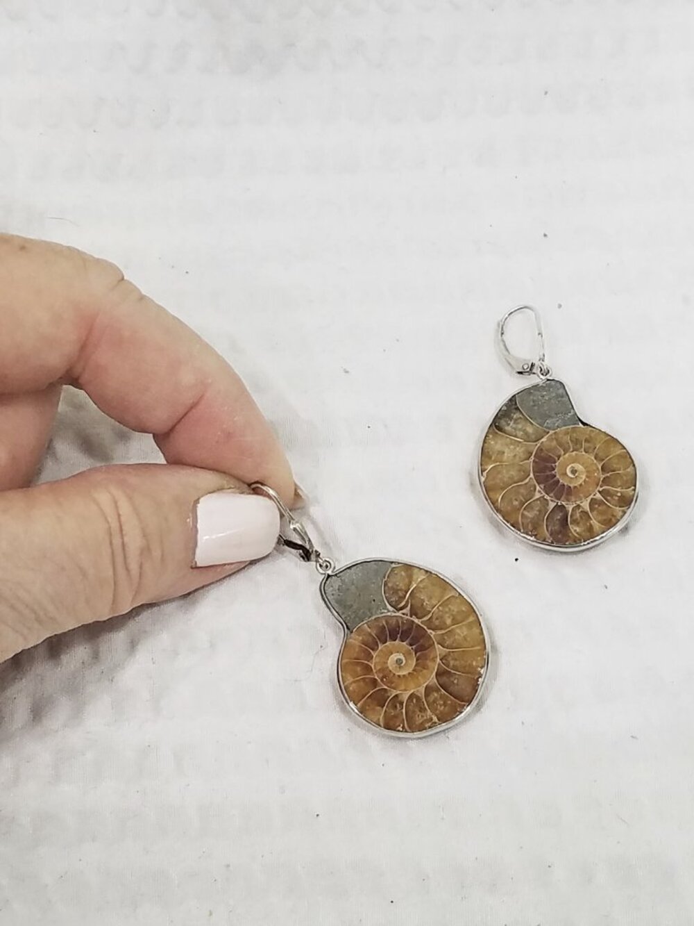 Vtg Taupe & Gray Ammonite Fossil Seashell Silver Plate Dangle Leverback Earrings